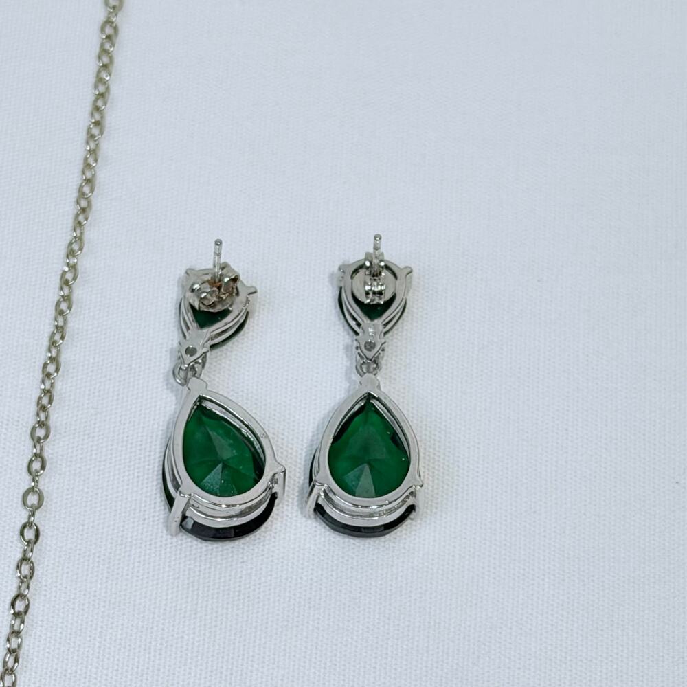 Emerald Teardrop Pear Shape Necklace Pendant, Earrings, Bracelet Set, Plated - Picture 6 of 10